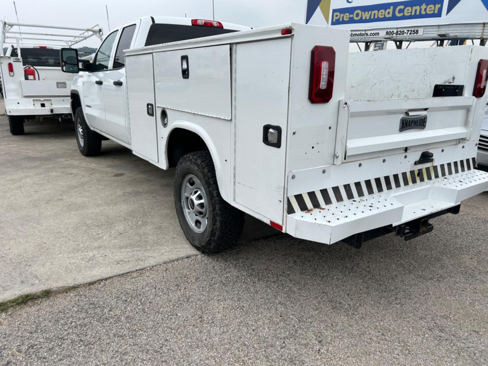 2019 White GMC Sierra 2500HD (2GD21NEG8K1) with an 6.0L V8 F OHV 16V engine, Automatic transmission, located at 1687 Business 35 S, New Braunfels, TX, 78130, (830) 625-7159, 29.655487, -98.051491 - Photo #1